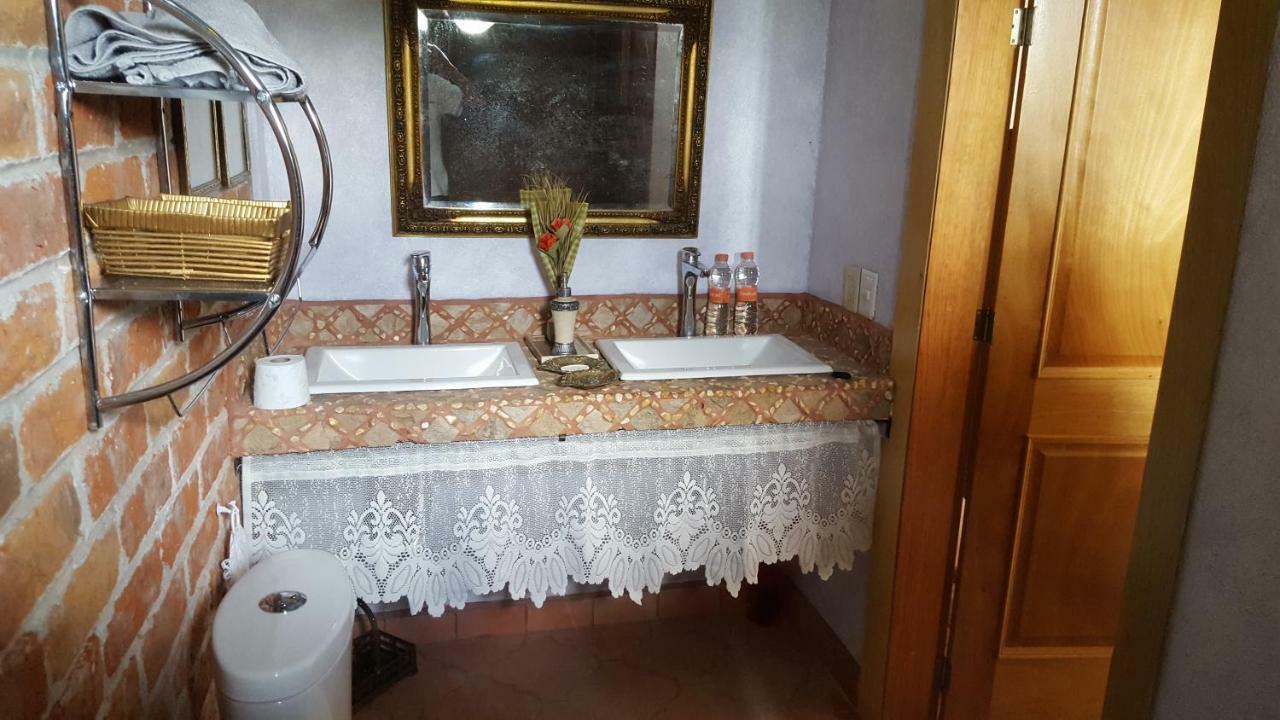 Santa Rosa de Jauregui La Casona Azul Bed N Breakfast מראה חיצוני תמונה