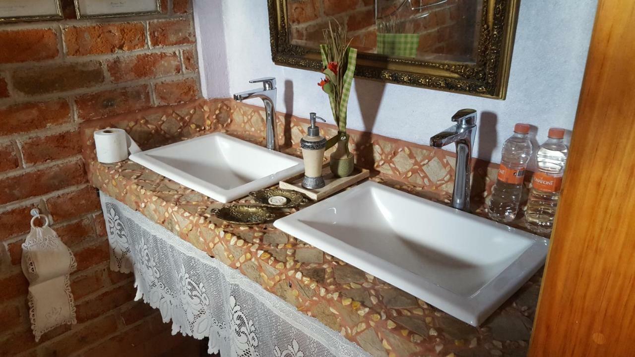 Santa Rosa de Jauregui La Casona Azul Bed N Breakfast מראה חיצוני תמונה